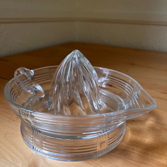 Vintage Hazel Atlas Crisscross Pattern Large Reamer or Juicer - Picture 7 of 7